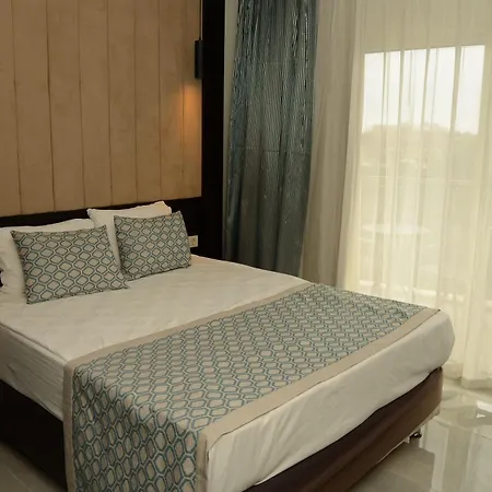 Hotel Lrs River & Side