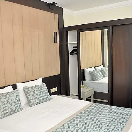 Hotel Lrs River &