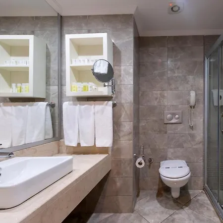 Lrs River & Отель