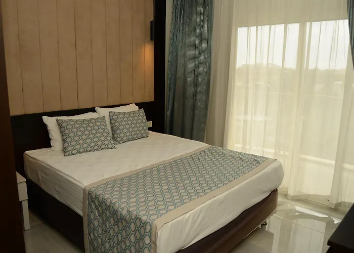 Hotel Lrs River & Side